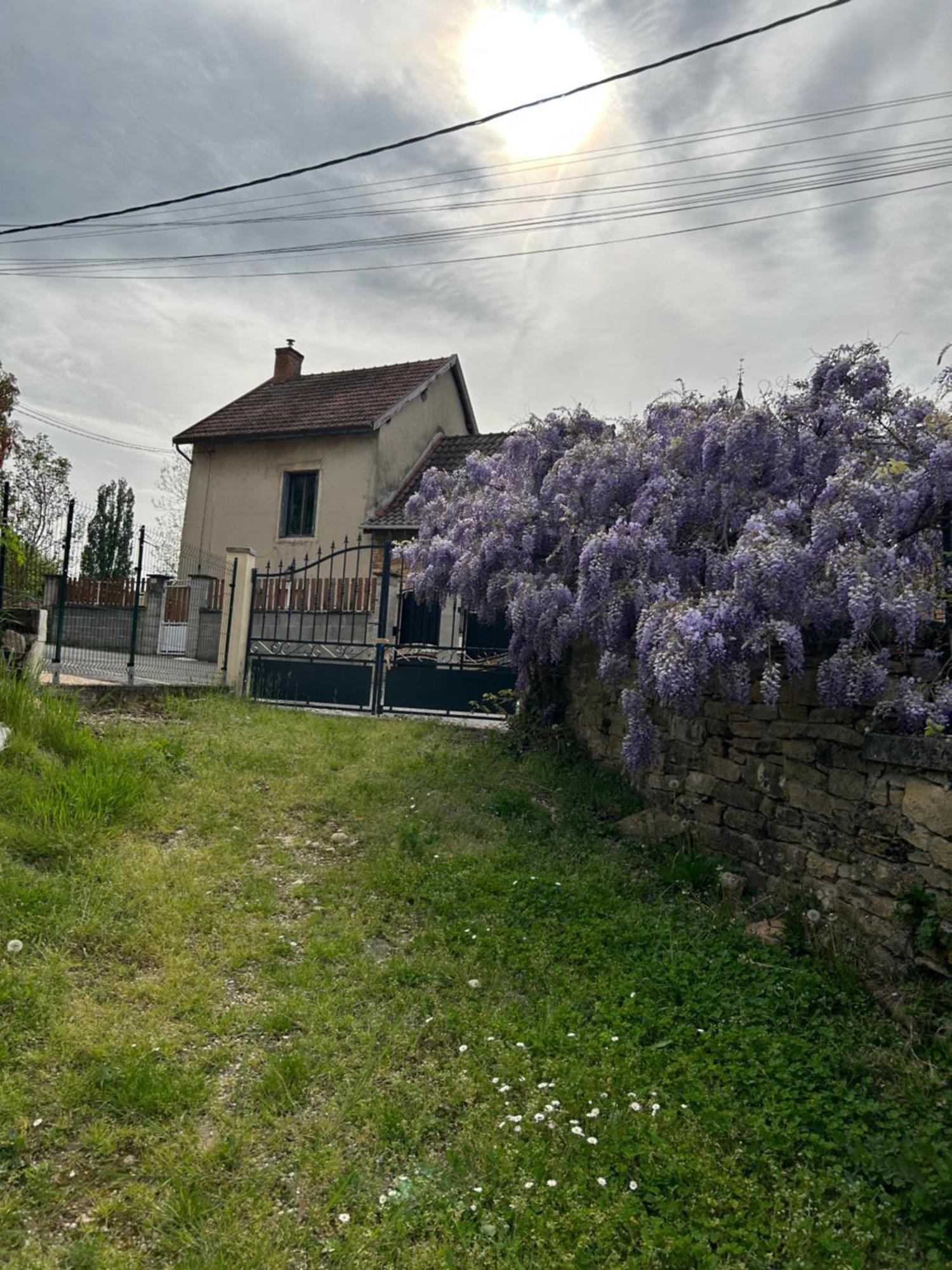 Les Glycines * Hieres-Sur-Amby